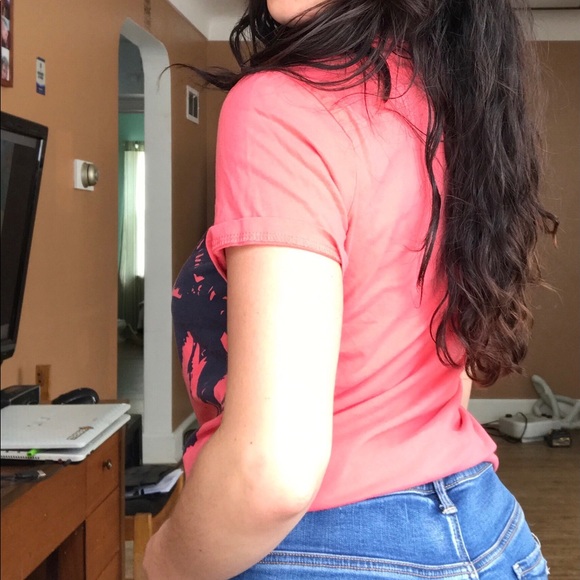 Bright pink graphic tee - Picture 5 of 5